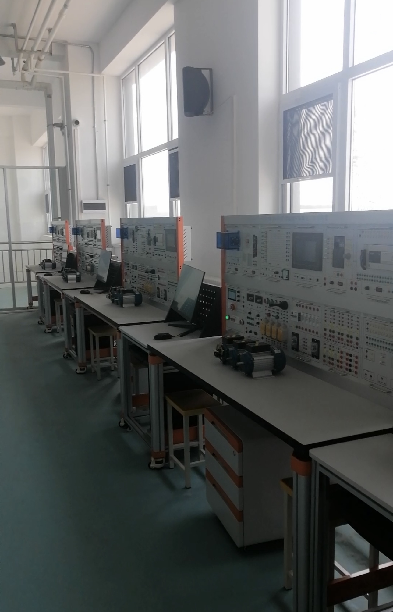 智能型中高級維修電工實訓裝置